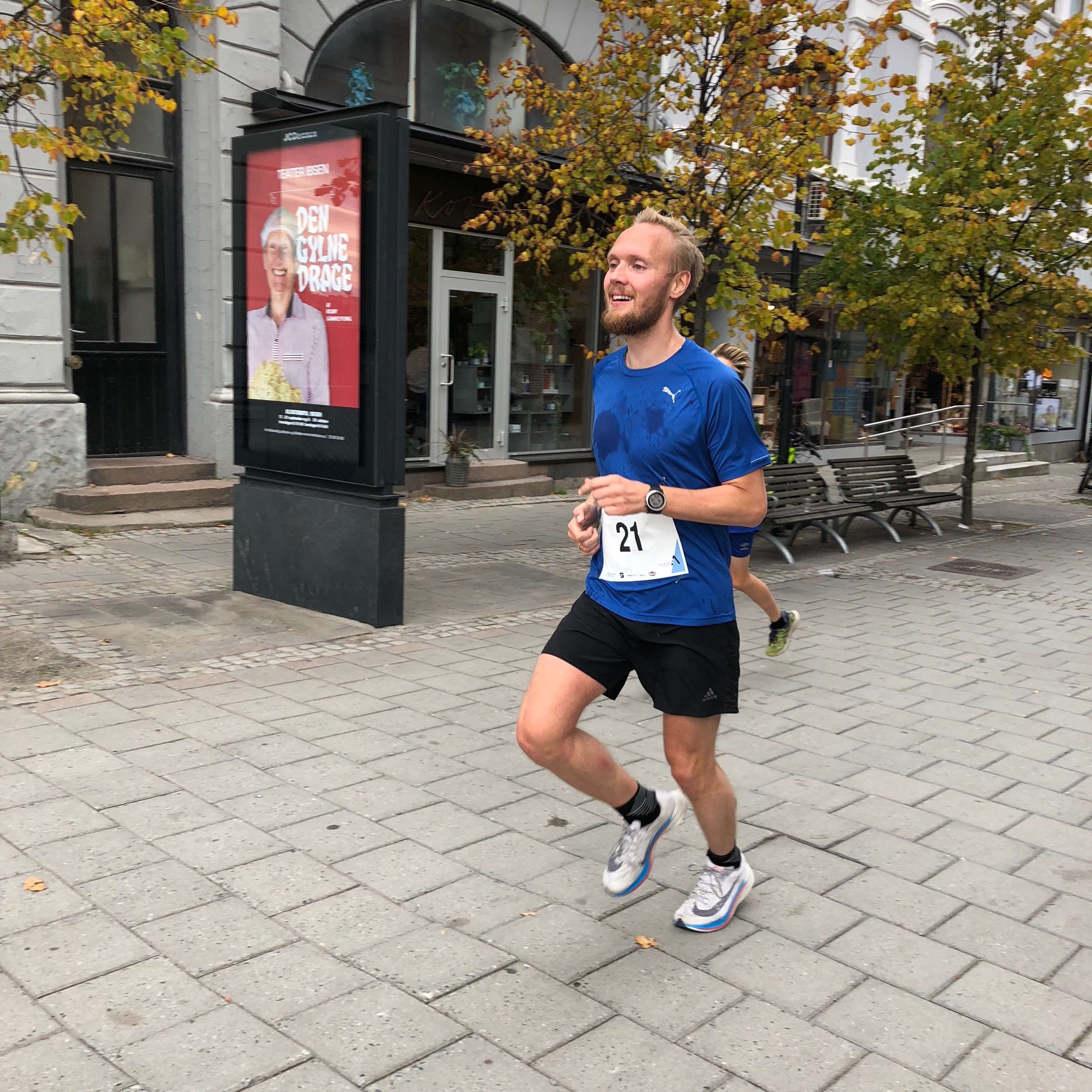 Runner out on the final lap of Skagerakløpet half marathon 2018