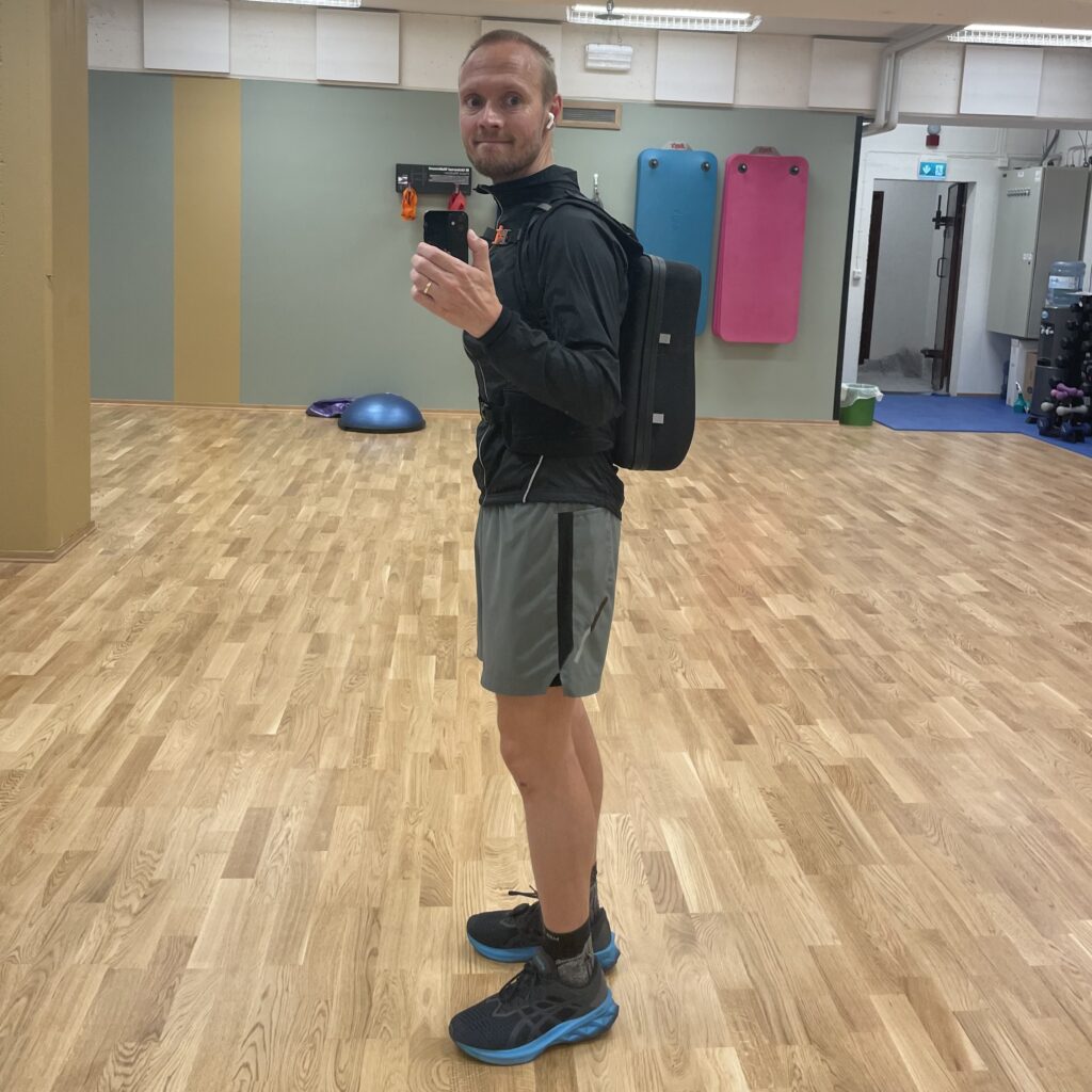 Iamrunbox Backpack Pro 2.0 review runner wearing the backpack