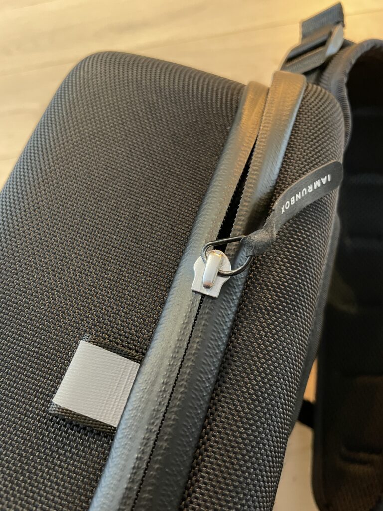 Iamrunbox Backpack Pro 2.0 Review detail picture showing zipper